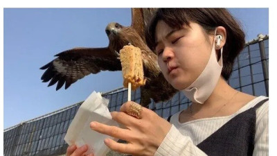 길에서 함부로 음식 먹으면 안되는 이유