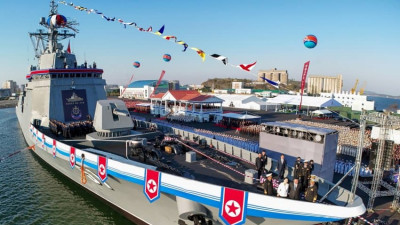 북한 최신예 구축함 진수