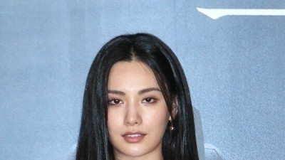 몸에 타투 많이했었다가 지금 지우고 있는 이유 고백한 나나 근황 ㄷㄷㄷ..jpg